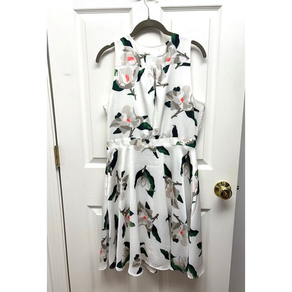 Banana Republic White Floral Dress, Fit Flare, V Neck, Lined, Women's Size 8P - Picture 3 of 6